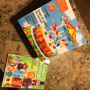 Wilton Carousel cake set & matching deco book